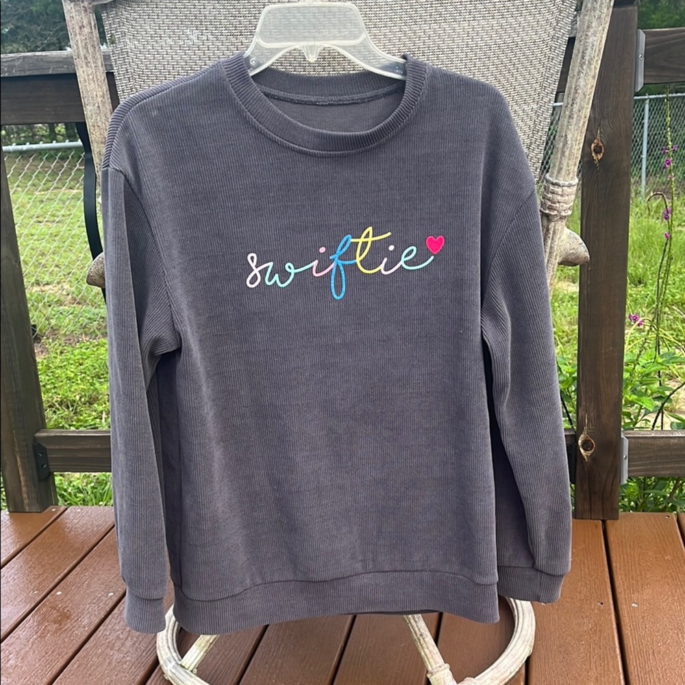 Women’s Swiftie' Graphic Crewneck Sweatshirt - Charcoal